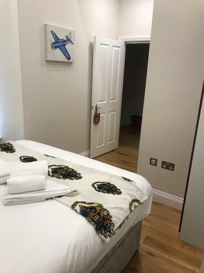 Flat 2, Cromwell Road 3 Bedroom * Londra