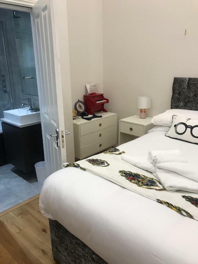Flat 2, Cromwell Road 3 Bedroom * Londra