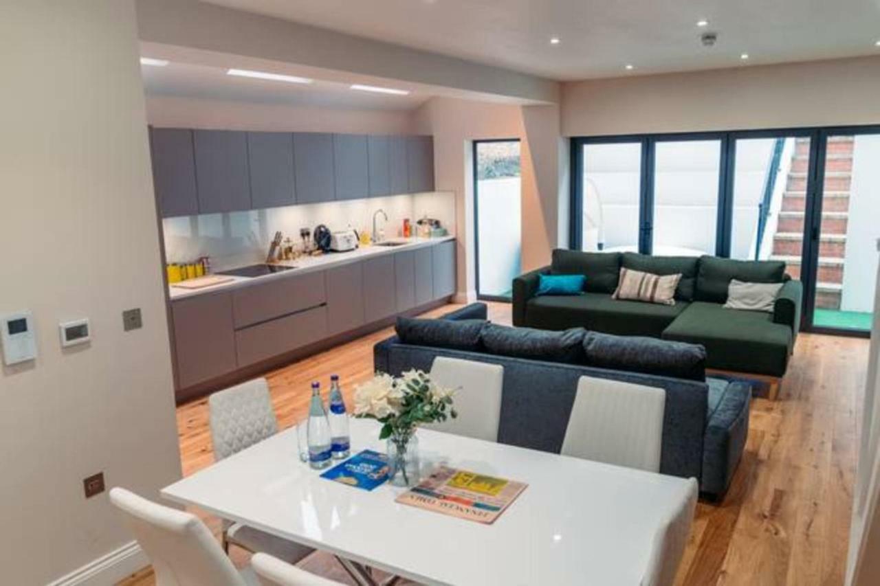 Flat 2, Cromwell Road 3 Bedroom * Londra