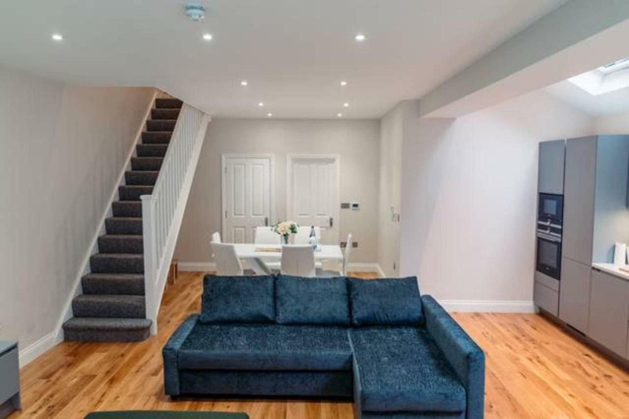 Flat 2, Cromwell Road 3 Bedroom * Londra