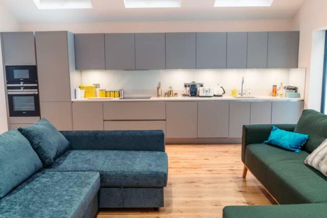 Flat 2, Cromwell Road 3 Bedroom * Londra